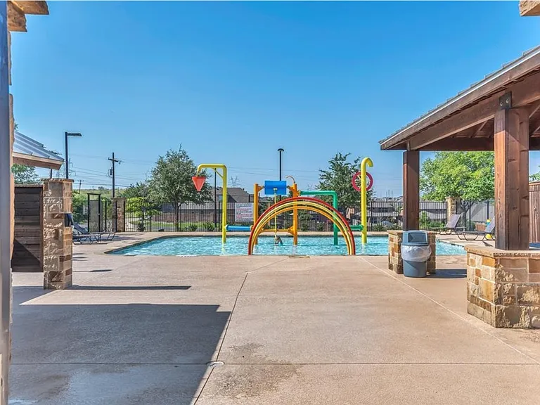 15517 Pioneer Bluff Trl — Photo 26