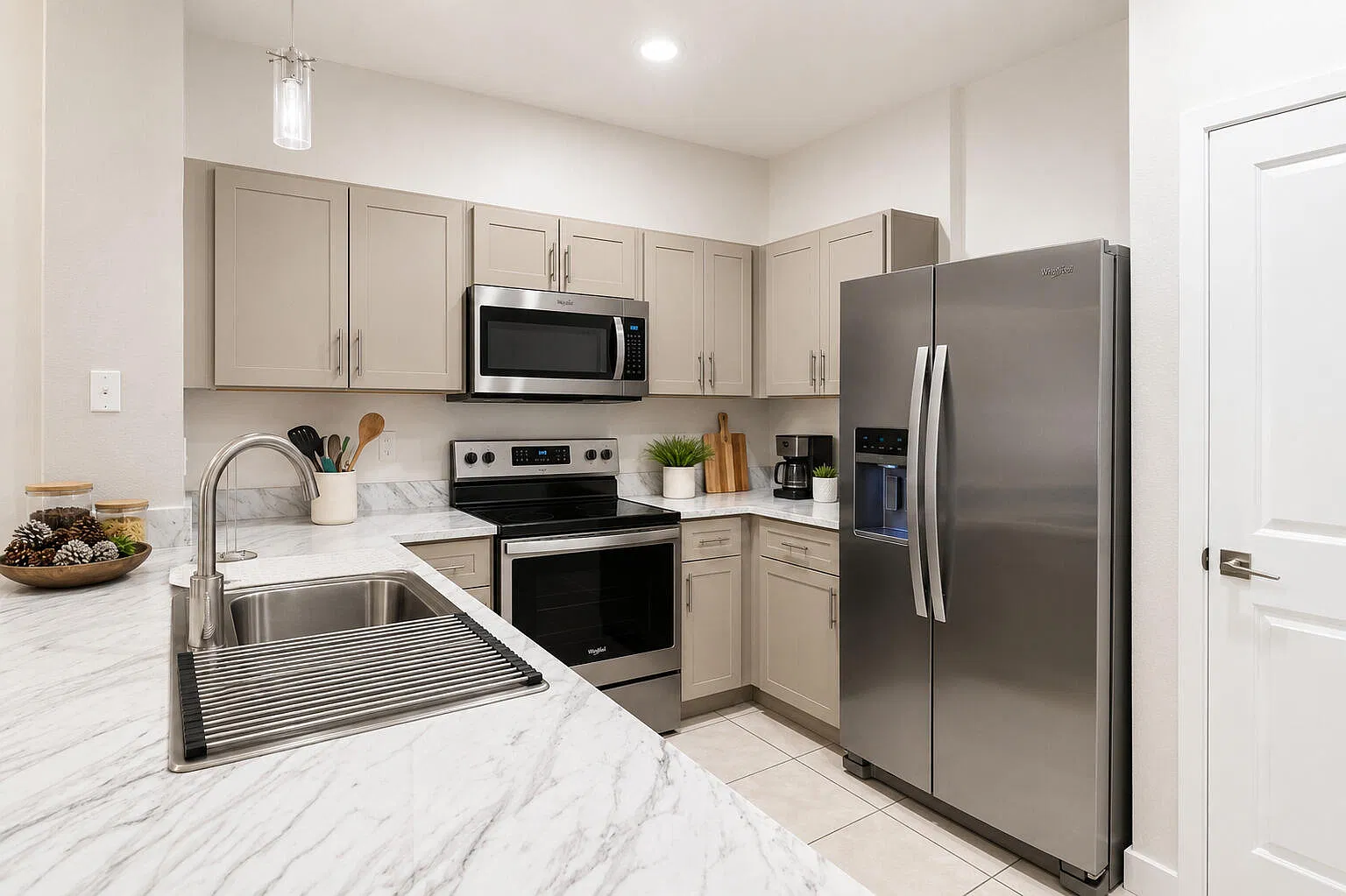 3 bed, 2.5 bath, 1500 sqft, $3,300 — Photo 4