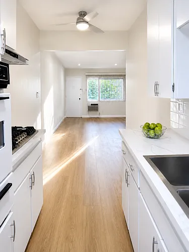 351 Riverdale Dr #11 Photo 1