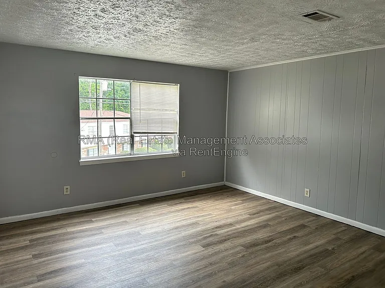 1110 W Poplar St #O3 — Photo 2