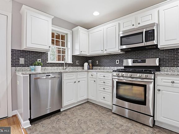 4th image of 6924 Fairfax Dr Unit 230