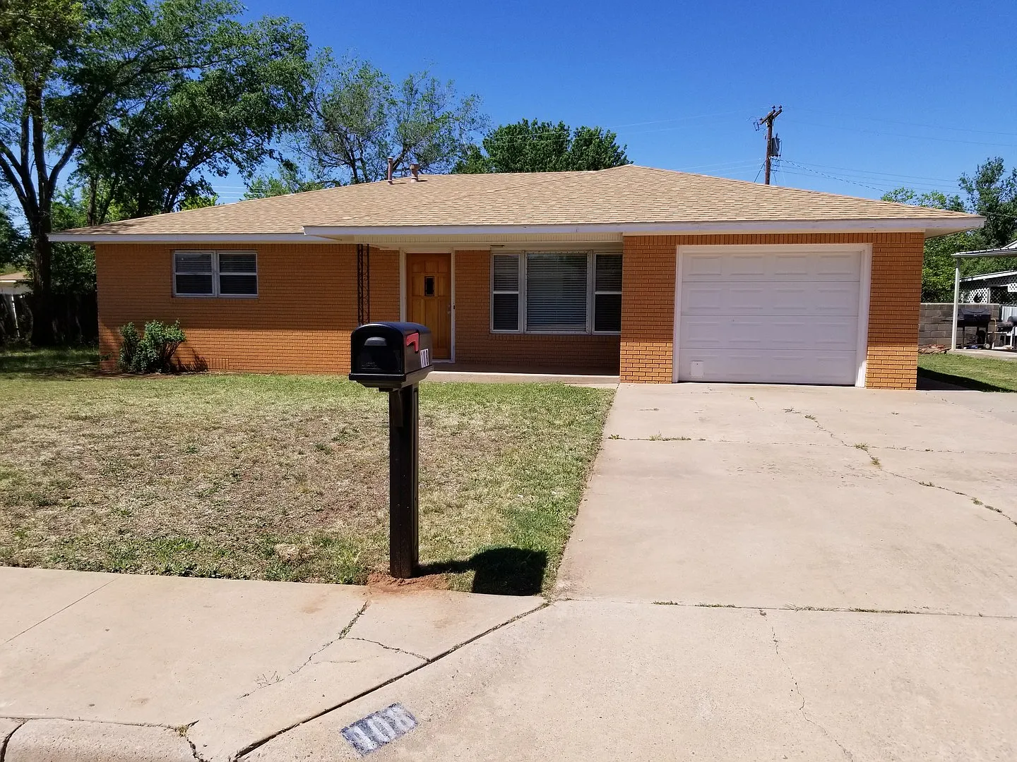Updated Large 3 Bedroom Home — Photo 3