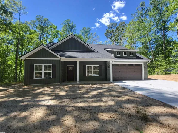 16 Forest Dr, Travelers Rest, SC 29690