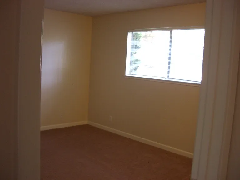 Mira Loma Apartments — Photo 7