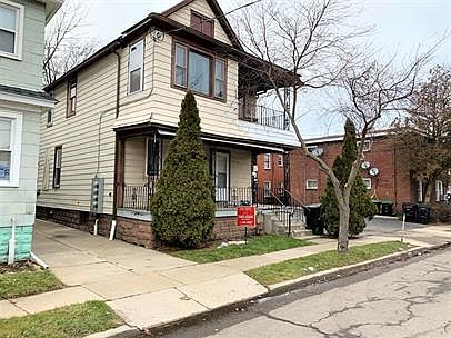 1st image of 114 Huetter Ave #4