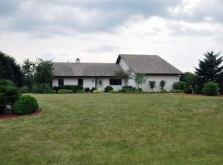 W254N5133 McKerrow Dr, Pewaukee, WI 53072