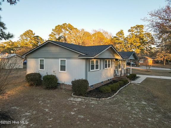3rd image of 12881 Andrews Drive