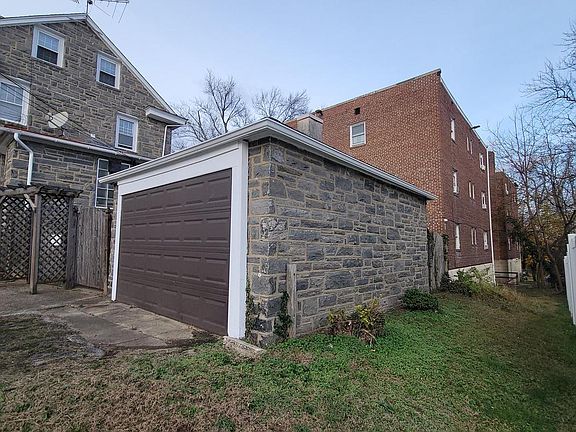 5th image of 1806 Garrett Rd