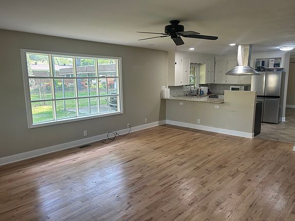 2nd image of 403 E Northfield Blvd