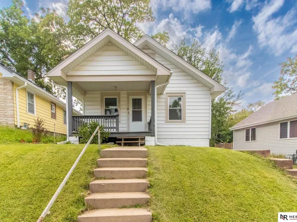 2922 N 49th St, Omaha, NE 68104