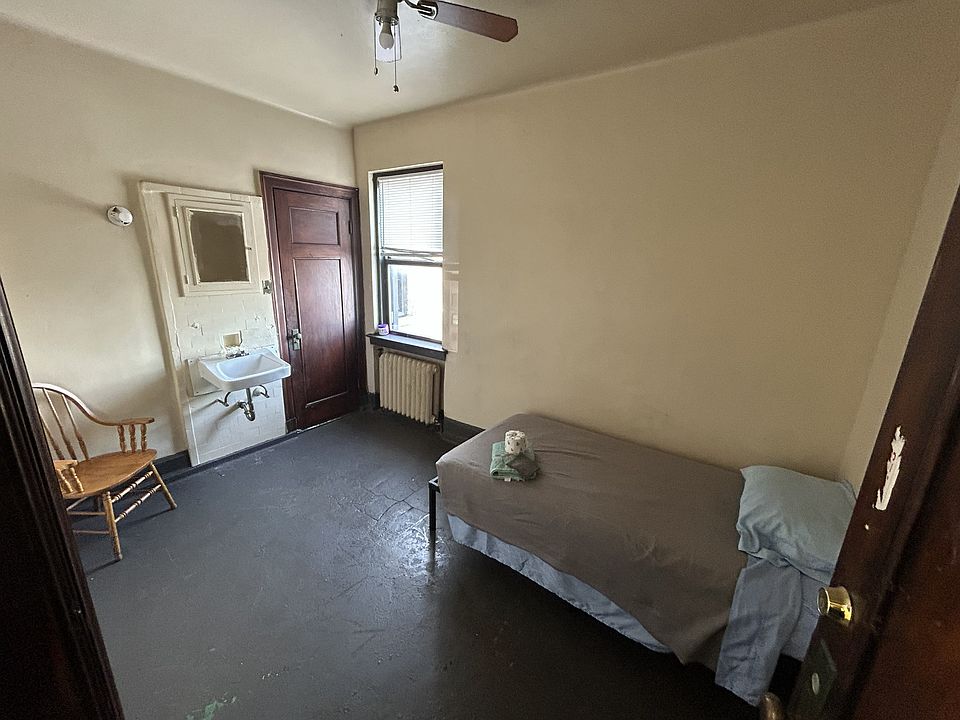 2nd image of 113 N Clinton Ave