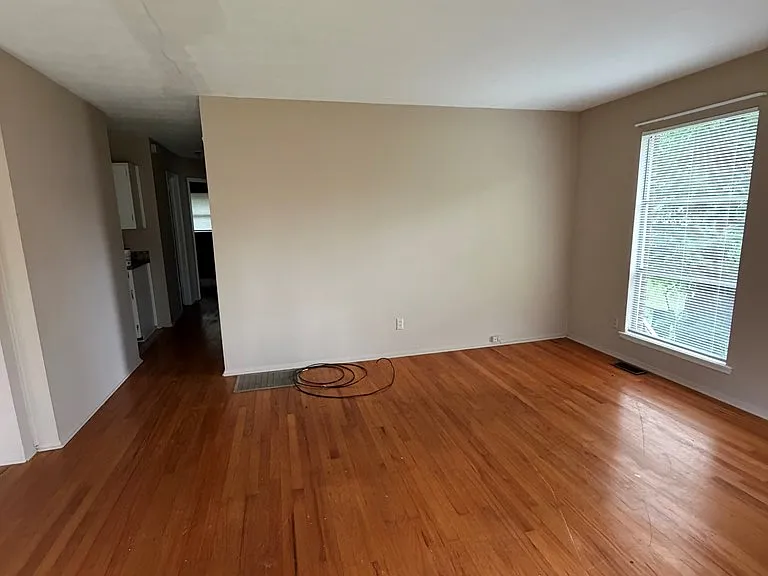 3227 Urban Ave — Photo 2