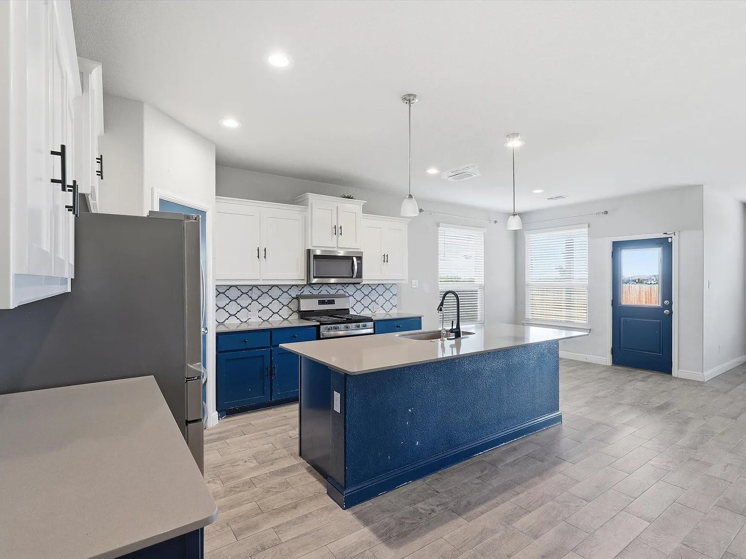 5 bed, 2750 sqft, $3,000 — Photo 4