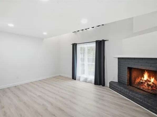 2800 Jeanetta St APT 2402, Houston, TX 77063