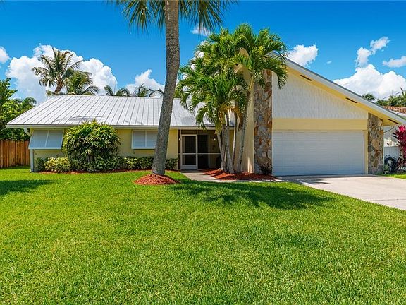 2nd image of 1374 SW Seagull Way