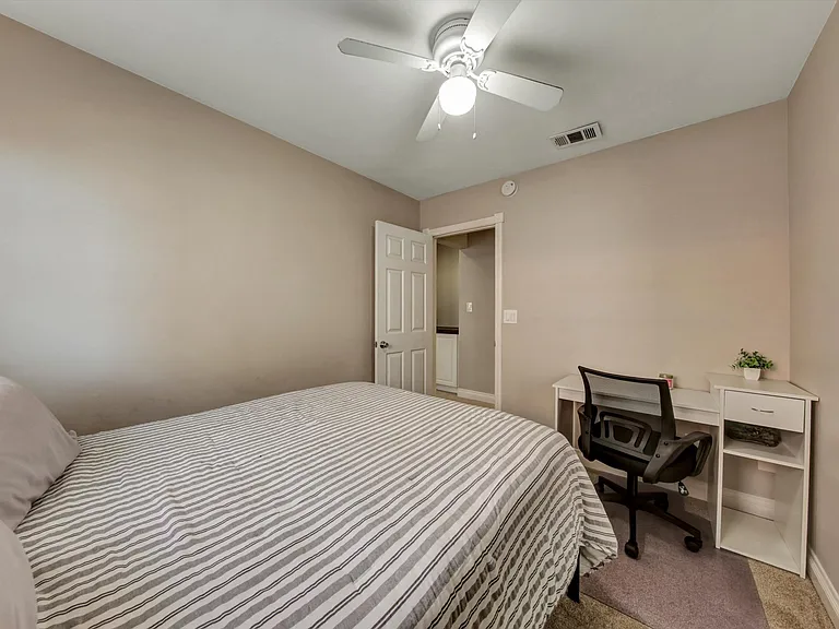 961 Florence St — Photo 15