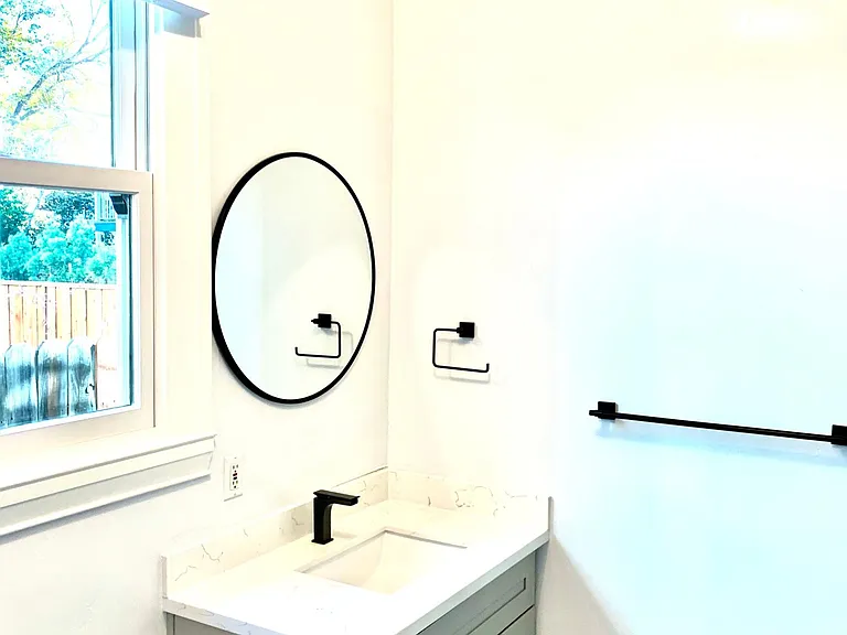 2214 Capitol Ave #2 — Photo 7