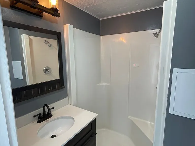 668 1/2 Addison St — Photo 3