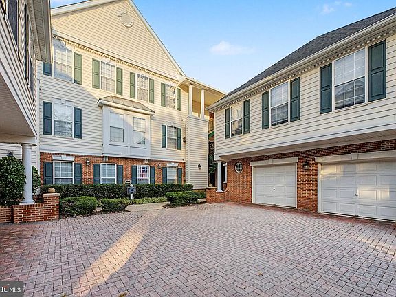 3rd image of 25252 Riffleford Sq Unit 204