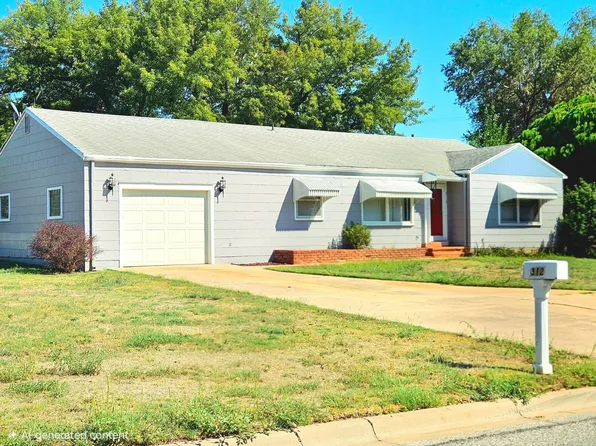 312 S 9th St, Kiowa, KS 67070