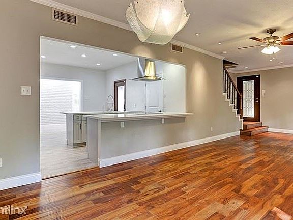 003_Building Photo - 201 Vanderpool Ln