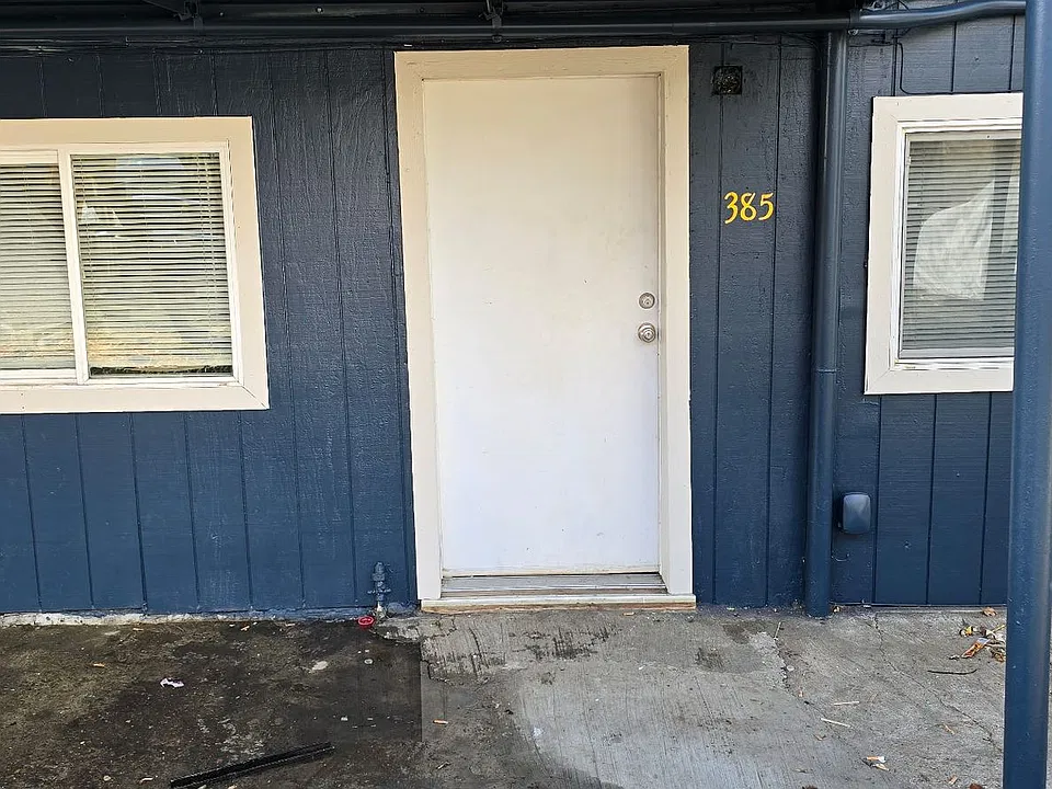 385 SE Darrell Ave