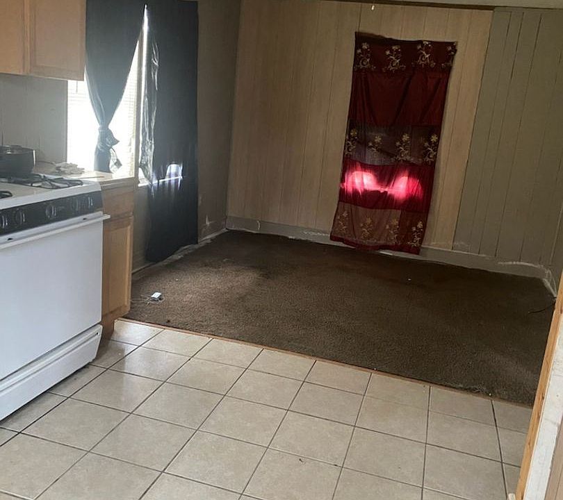 2nd image of 2021 W Short 17th St #C
