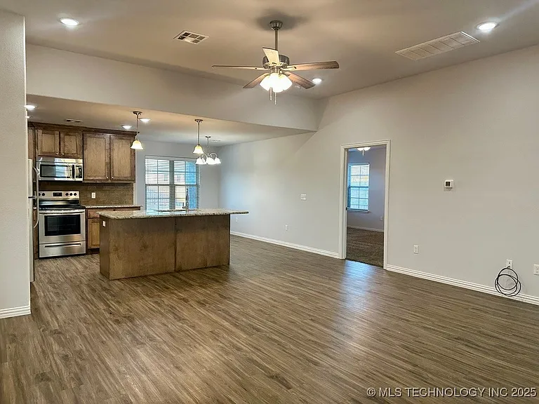 3608 Prairie Xing — Photo 4