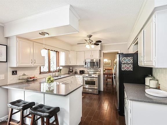 4th image of 1421 Mulberry Ln