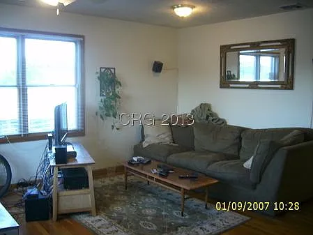 195-197 Newton St #4 — Photo 2