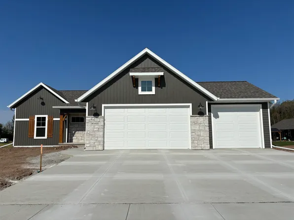 W5820 Edgewood Dr, Menasha, WI 54952