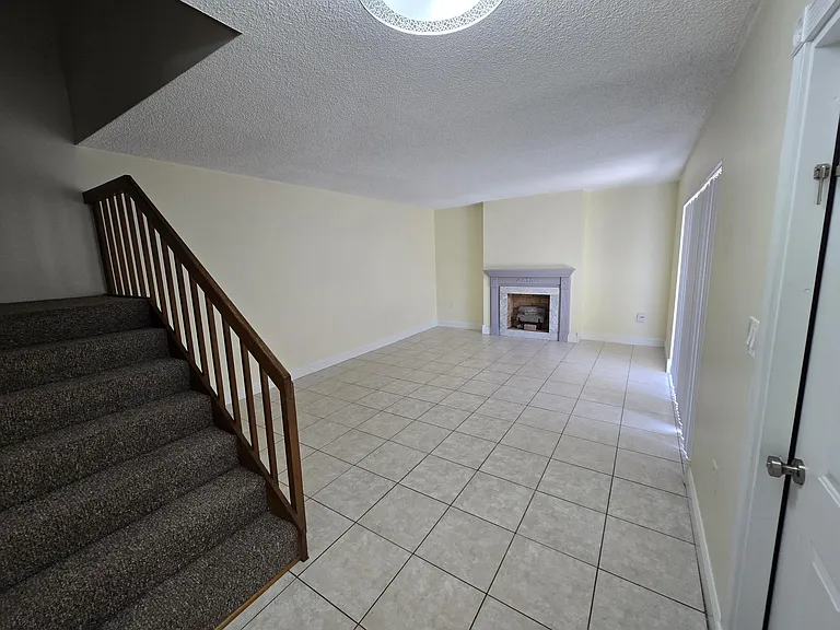 3232 Meridian Way N #B — Photo 3