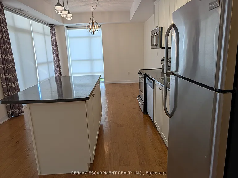 90 Charlton Ave W #702 — Photo 7