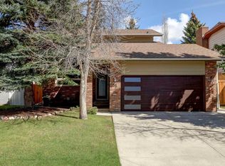 36 S Edforth Rd NW, Calgary, AB T3A 3V7