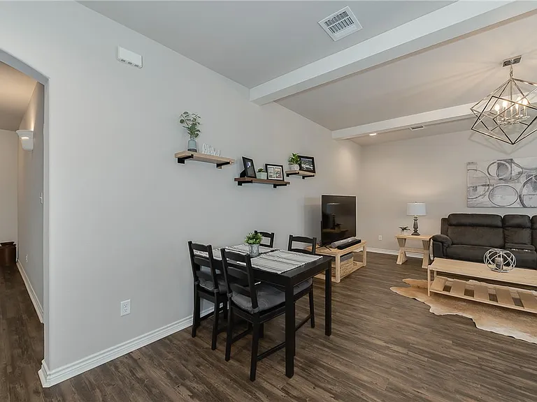 503 Hayes Ln — Photo 8