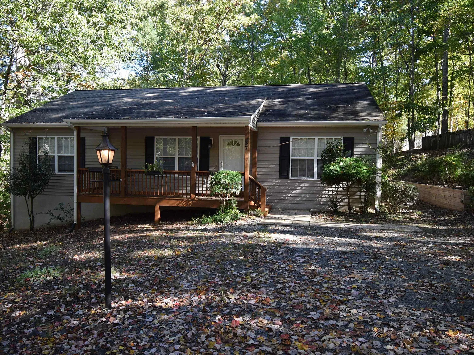 3 bed, 2.0 bath, 1344 sqft, $1,850 — Photo 2