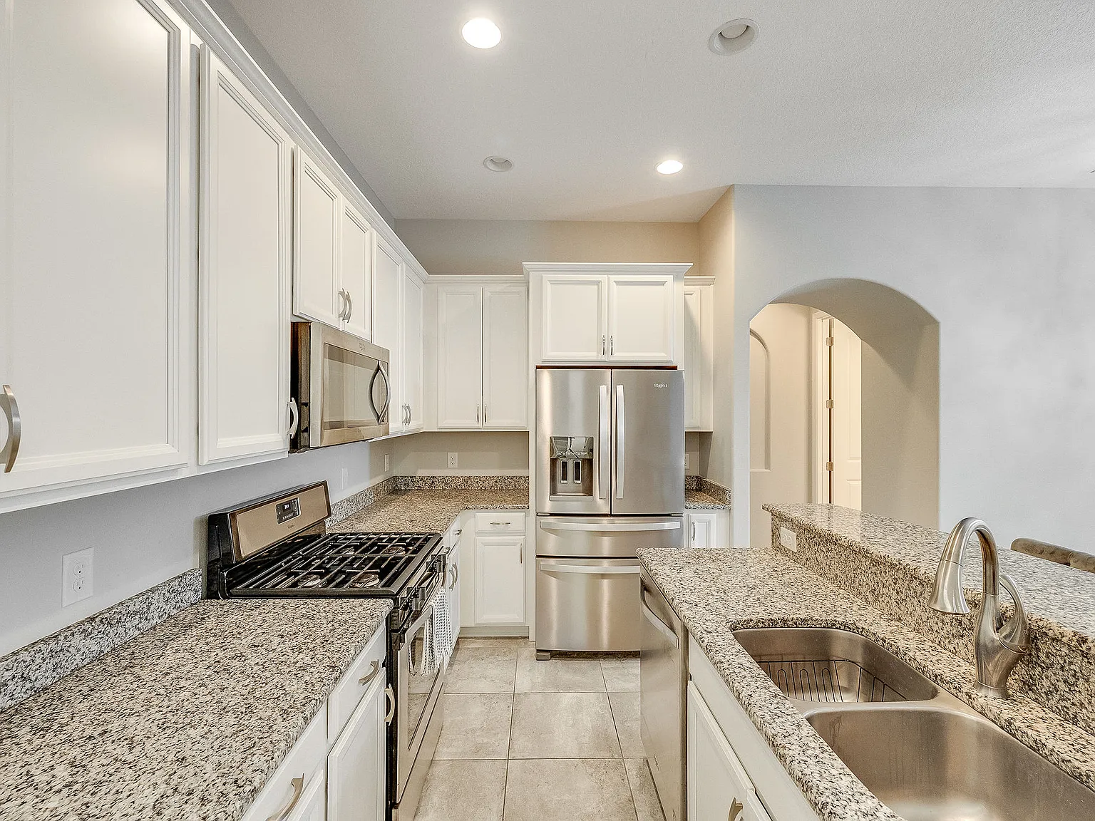 3 bed, 2044 sqft, $3,500 — Photo 3