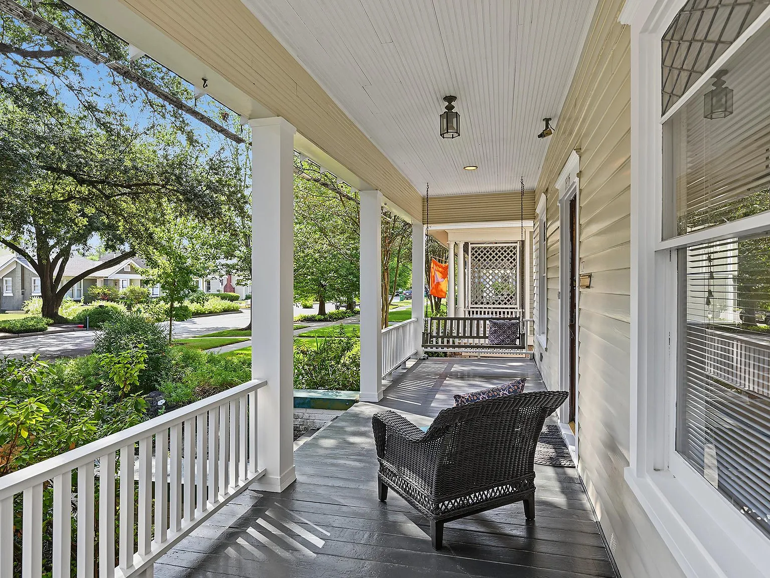 2 bed, 2.0 bath, 2034 sqft, $3,200 — Photo 2