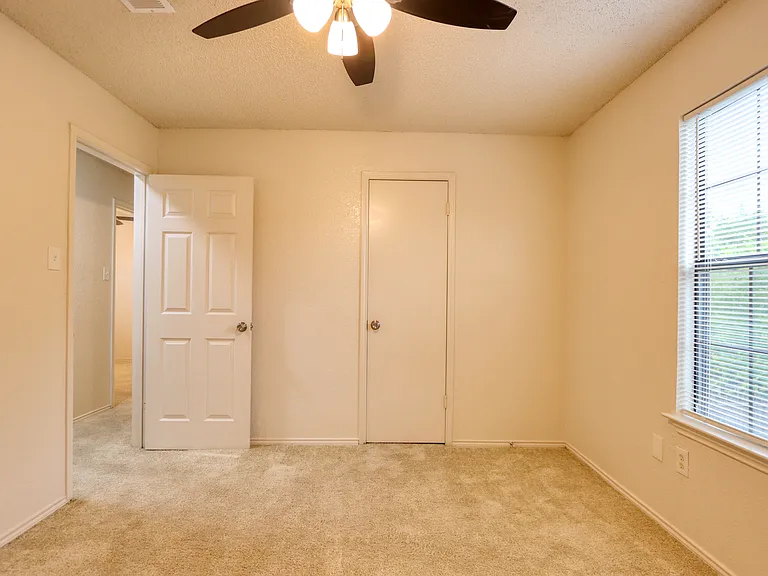 1017A NW Summercrest Blvd — Photo 7