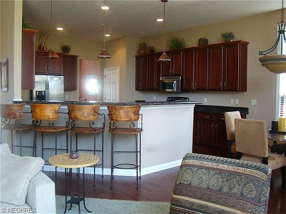 4th image of 122 Turnberry Xing