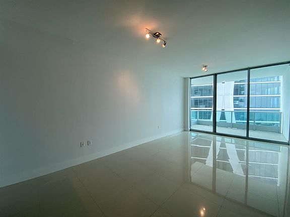 4th image of 900 Biscayne Blvd APT 3710-1