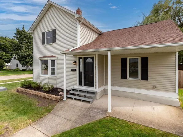 205 10th St, De Witt, IA 52742