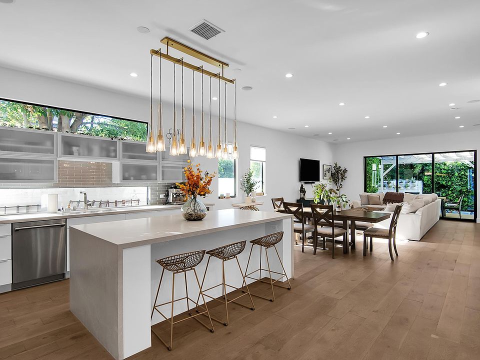 Kitchen/ Family Room