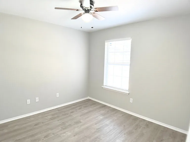 3913 Periwinkle Dr — Photo 8