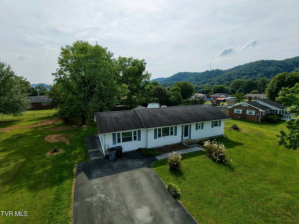 1st image of 303 Circle Dr