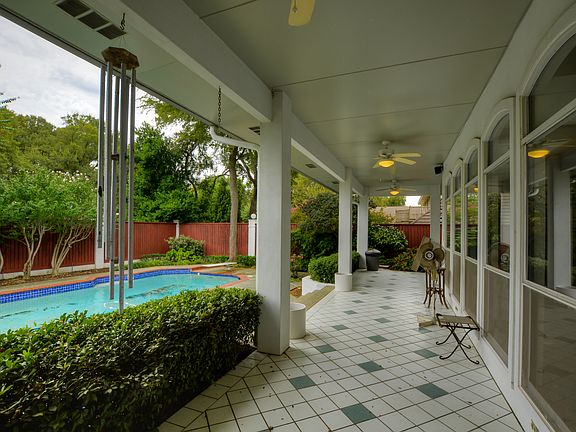 4th image of 1618 Nob Hill Dr