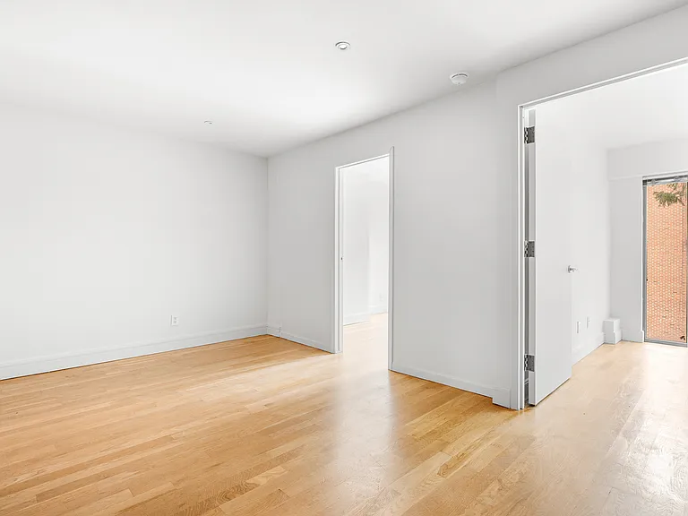 636 E 11th St #4G — Photo 3