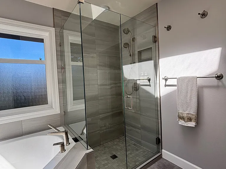 Main Bathroom Shower & Bath