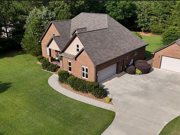 5th image of 1100 Miranda Ln SW