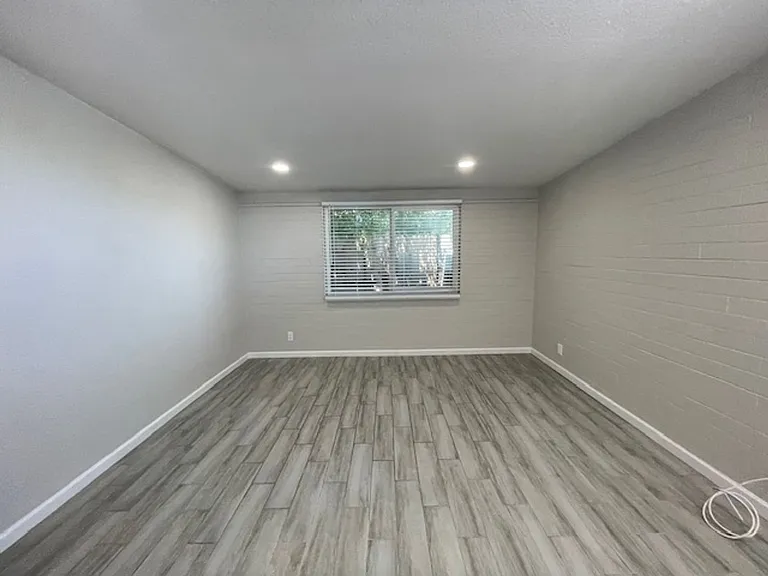 6708 E. Cheery Lynn Rd. — Photo 8